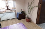 Двуетажна къща с 5-спални и малка семейна ферма 