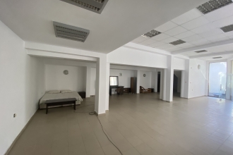 Продава търговско помещение - кв. Акация