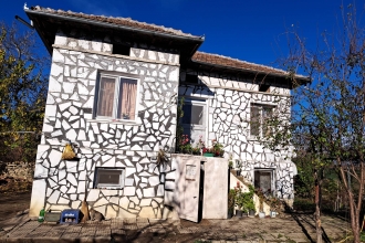 Продава двуетажна къща в с.Стамболово