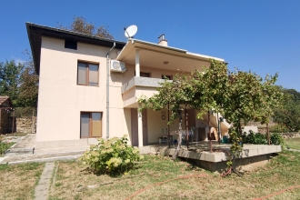A lovely solid house for sale in the village of Vetrintsi